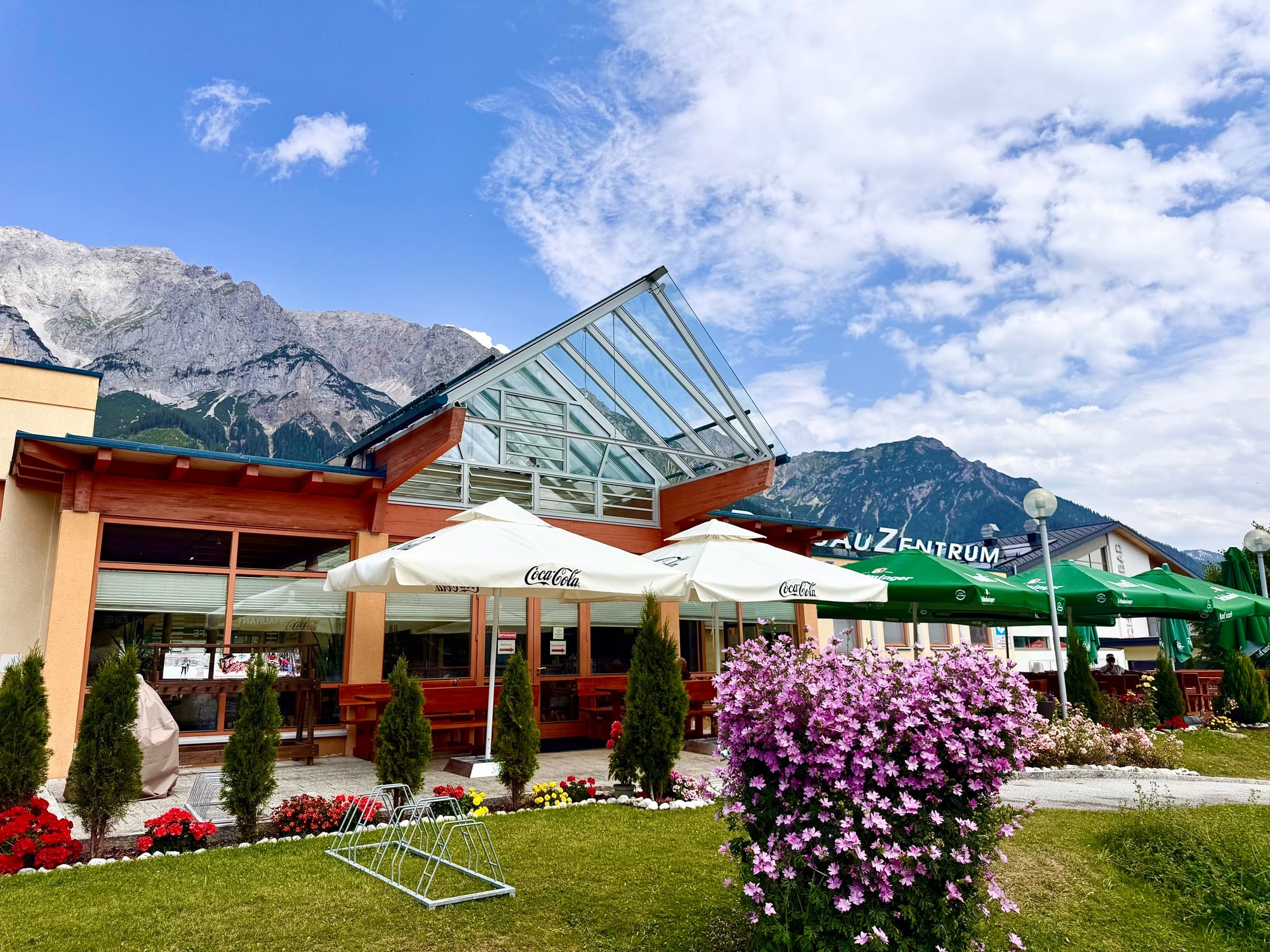 Zentrum Café Restaurant terrace with green umbrellas beneath the Dachstein mountains